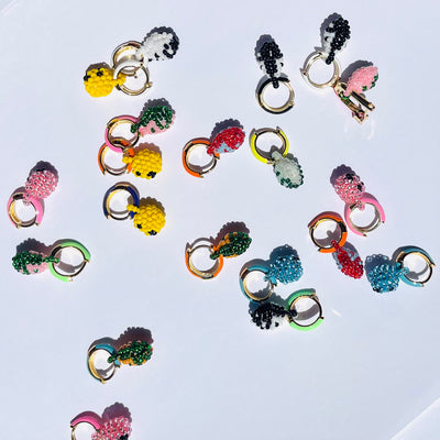 BEADED YING YANG ENAMEL HUGGIE EARRING | SINGLE TRASHÉ